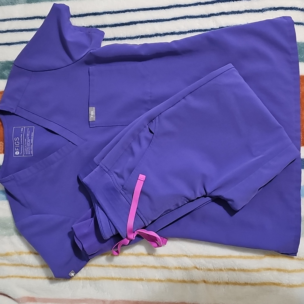 Figs Women's Amethyst Scrub Set